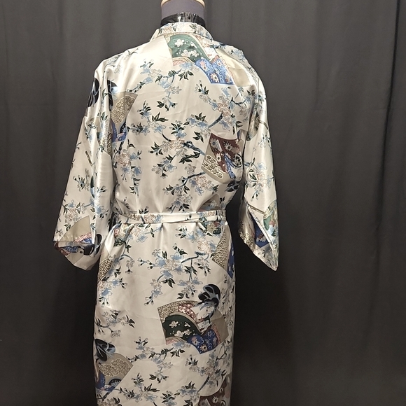 Oriental Style Kimono Robe - Picture 2 of 4